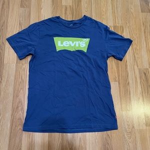 Levi’s t-shirt